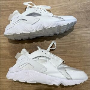Nike Men’s Air Huarache lightly worn size 11 good condition-